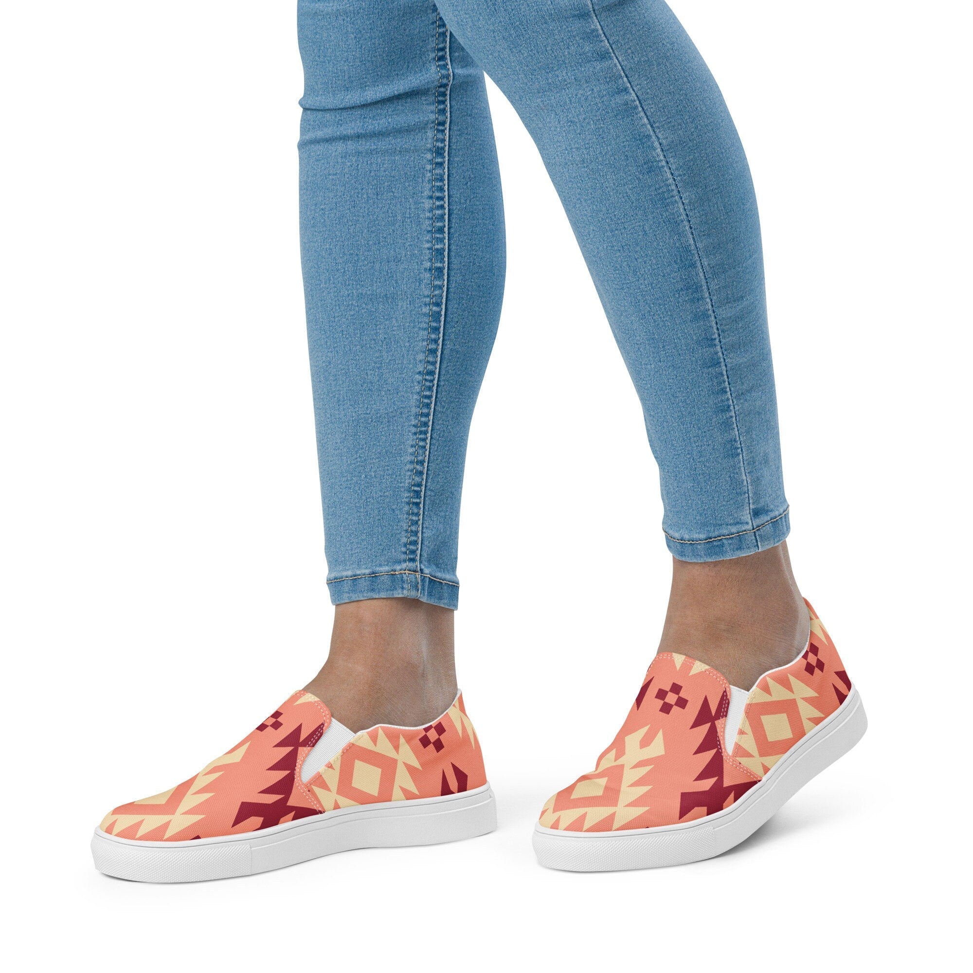 Pink Aztec - Women’s slip-on canvas shoes